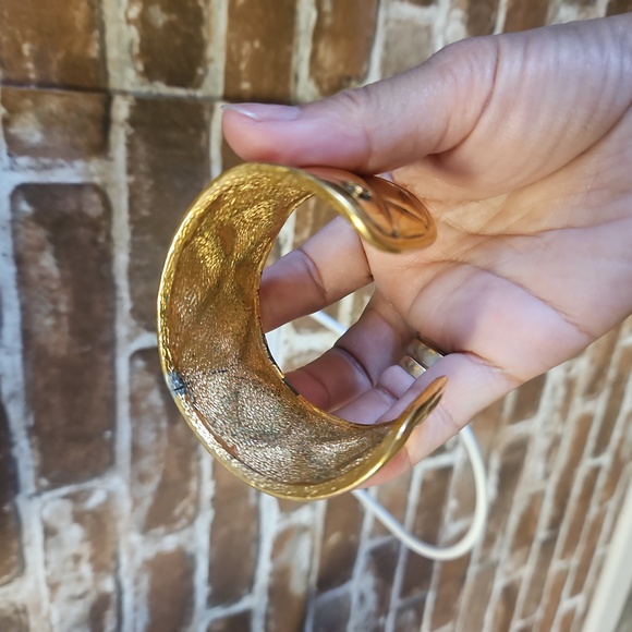 Chanel Gold Cuff Bracelet Matelasse circa 1970 - Picture 6 of 8